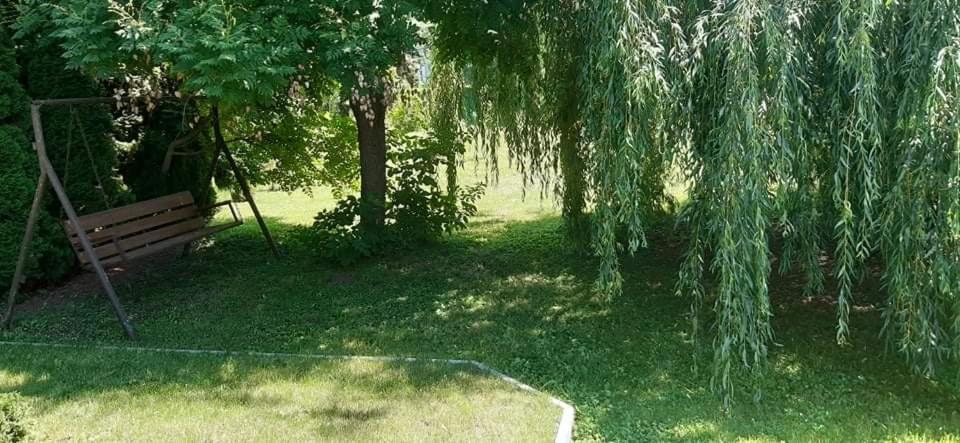 Fűzfa Apartmanház Tamási Exterior foto