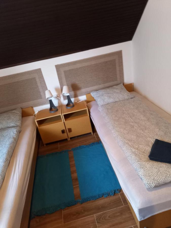 Fűzfa Apartmanház Tamási Habitación foto